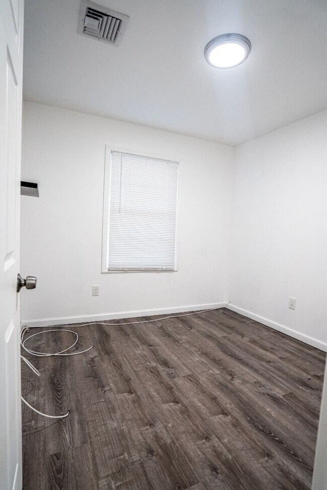 Building Photo - 43-45 Case Ave