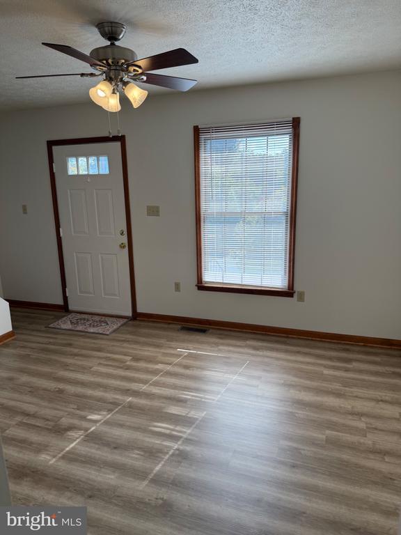 Building Photo - 212 W Whitlock Ave