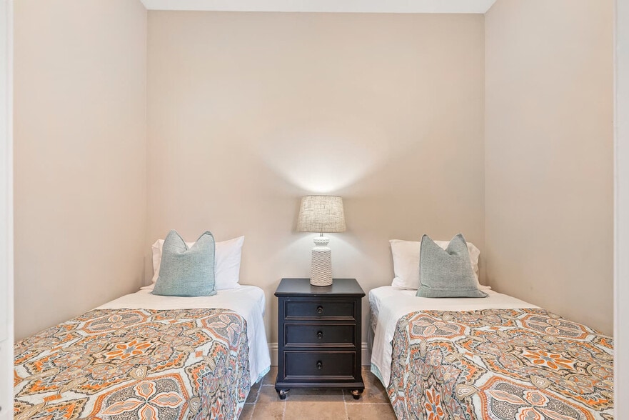 Building Photo - 2225 23rd St SW