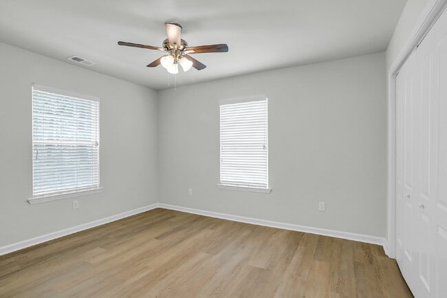 Building Photo - Updated Duplex on quiet street close to downtown.