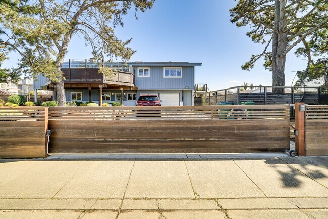 Building Photo - 705 Alsace Lorraine Ave