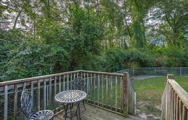 Building Photo - Vintage Craftsman