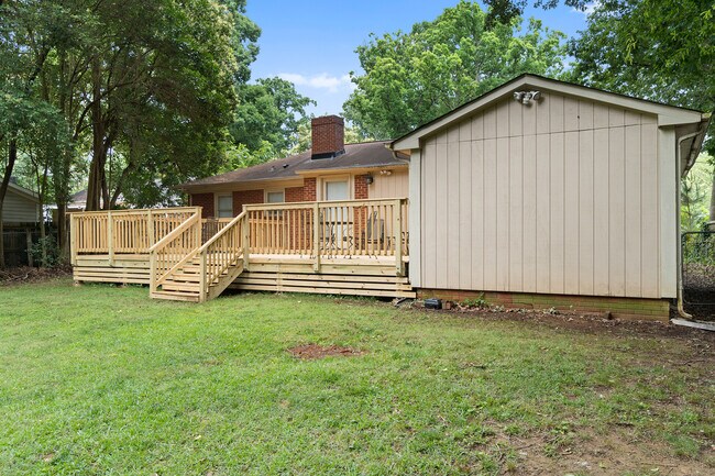 Building Photo - 821 Mohigan St