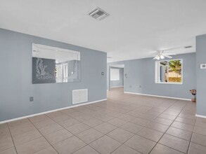 Building Photo - 1415 Yale Dr