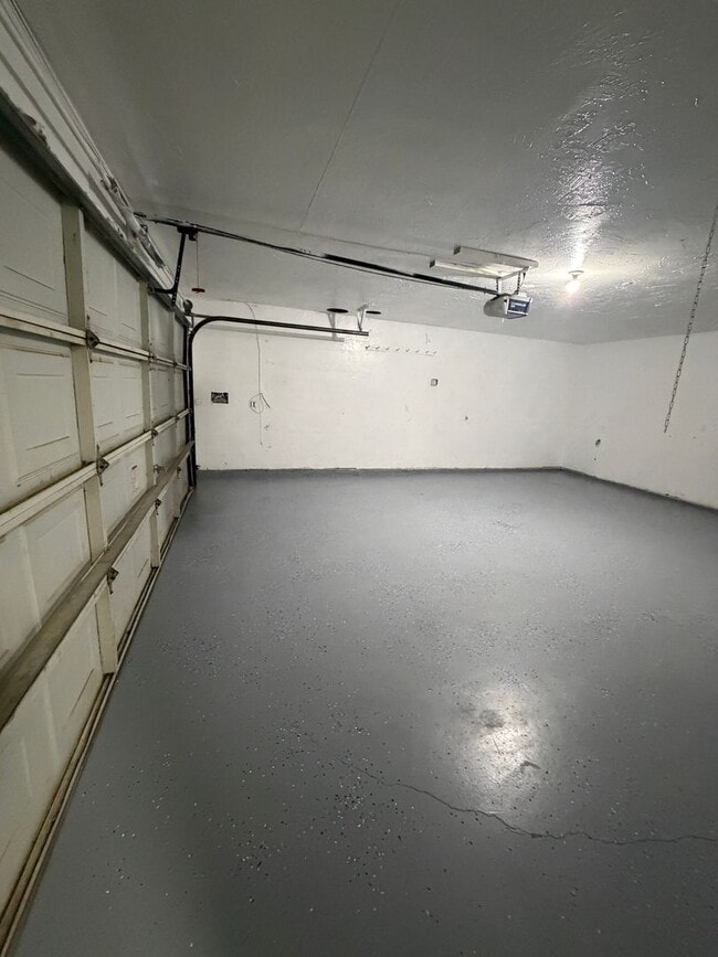 Building Photo - 14606 Riverside St