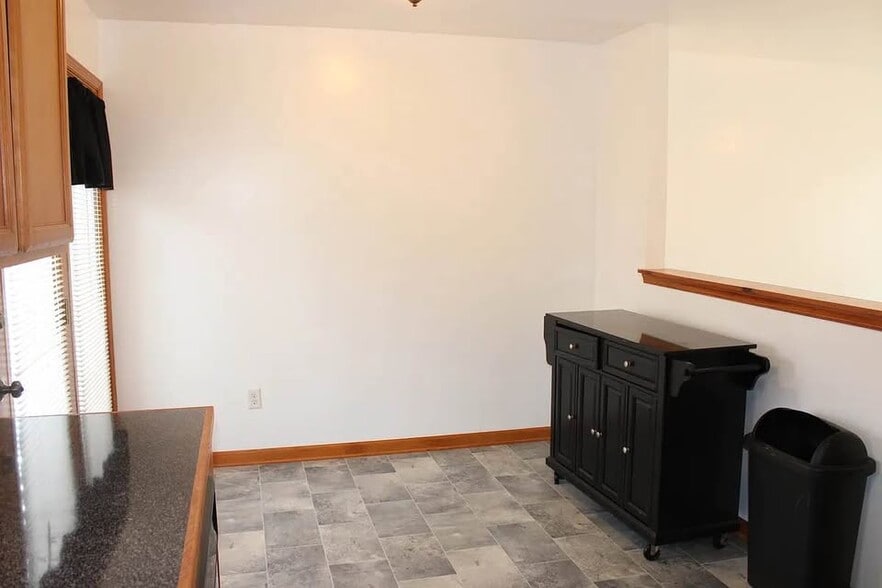 Building Photo - 35 Catalpa Dr