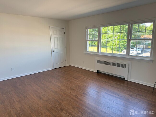 Building Photo - 260 Loring Ave