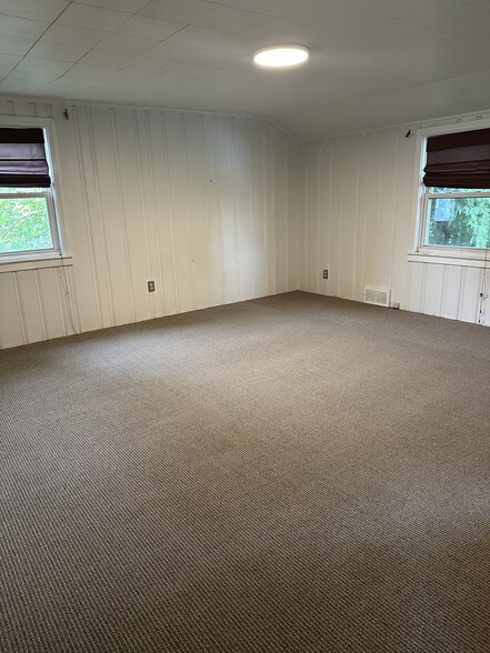 Building Photo - 384 Helendale Rd