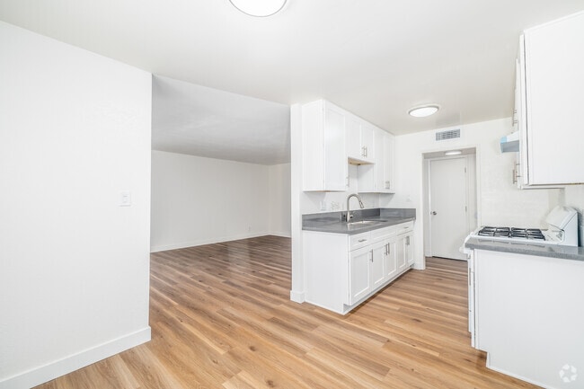 2BR, 1BA - 845SF - Kitchen - Sherman Way Biltmore