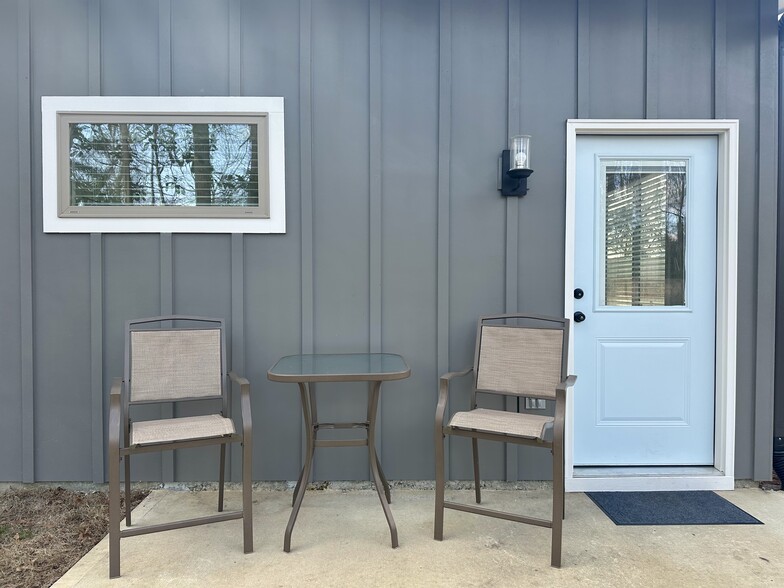 Back Patio and Furniture - 1595 Auburn St