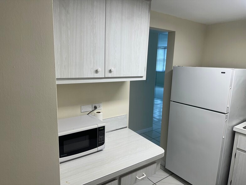 Building Photo - 999 Brickell Bay Dr