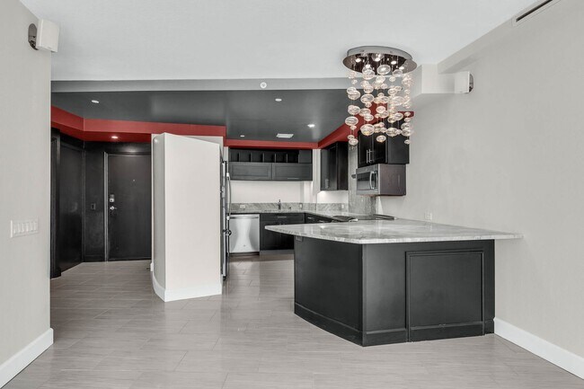 Building Photo - “Luxury, Location, Lifestyle — All at The ...