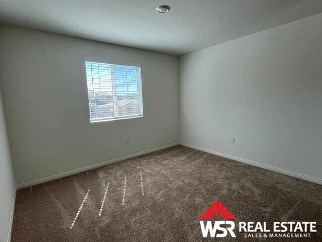 Building Photo - Stunning 6-Bedroom, 3-Bathroom Home for rent in a newer neighborhood