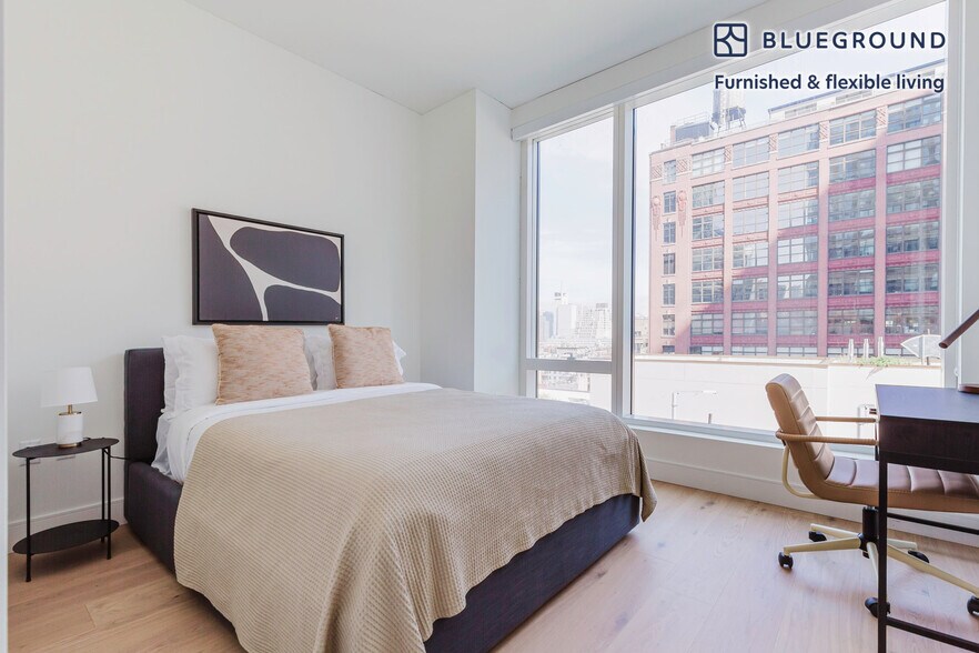 Building Photo - 312 W 43rd St
