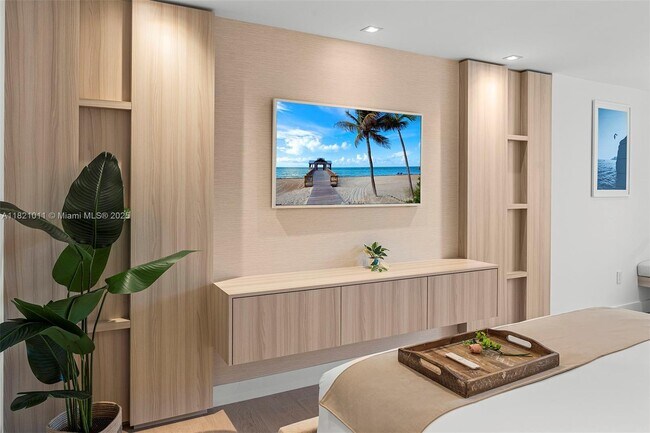 Building Photo - 2301 Collins Ave