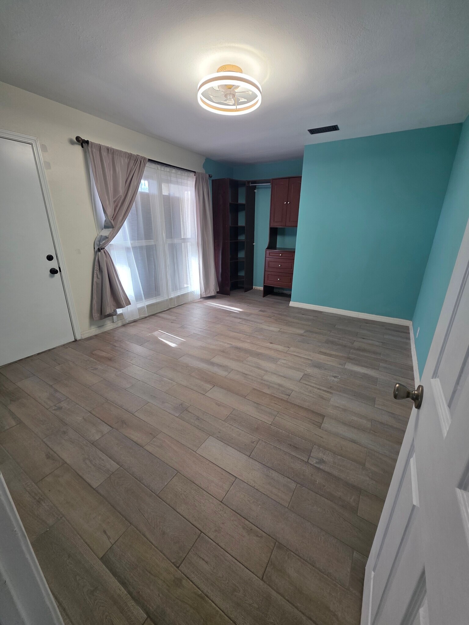 Building Photo - 18822 Hart St