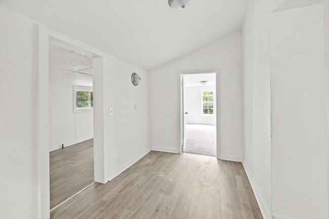 Building Photo - Charming 2 Bedroom, 2 Bathroom house
