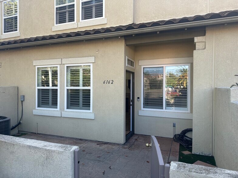 Only neighbors on the sides - 6162 Citracado Cir