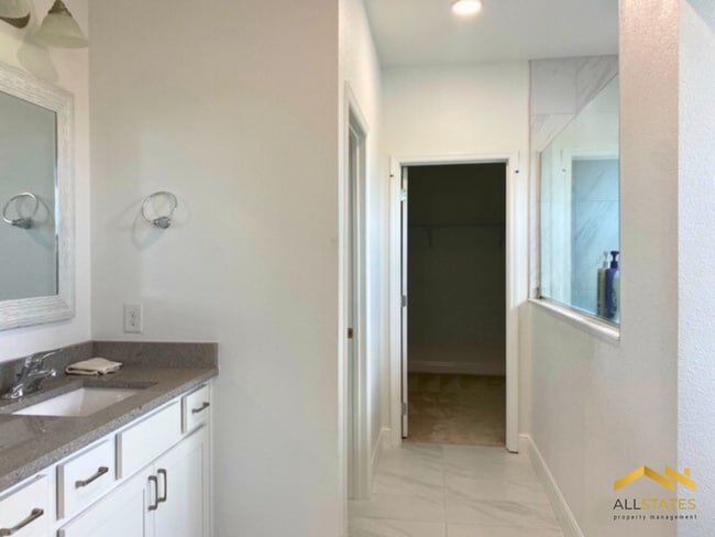 Building Photo - 2941 Siesta View Dr