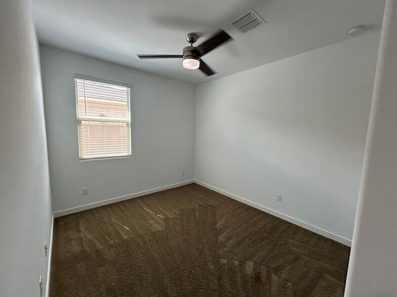 Building Photo - 2241 E Meadowview Ct