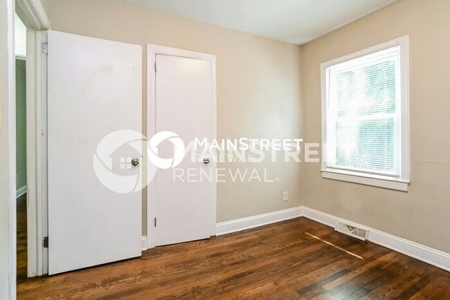 Building Photo - 3 Bedroom Pet-Friendly Home in Charlotte, NC with Main Street Renewal