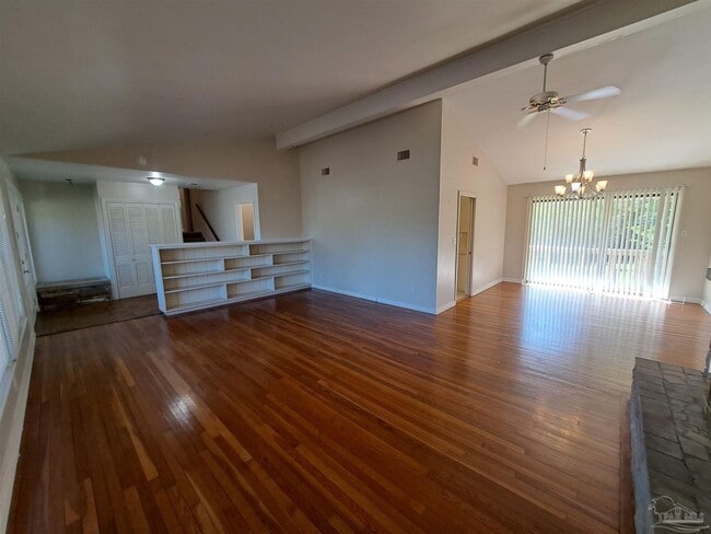 Building Photo - 8598 Meadowbrook Dr