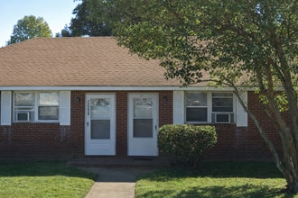 Building Photo - Charming 2-Bedroom Duplex with Private Yard in Chesapeake