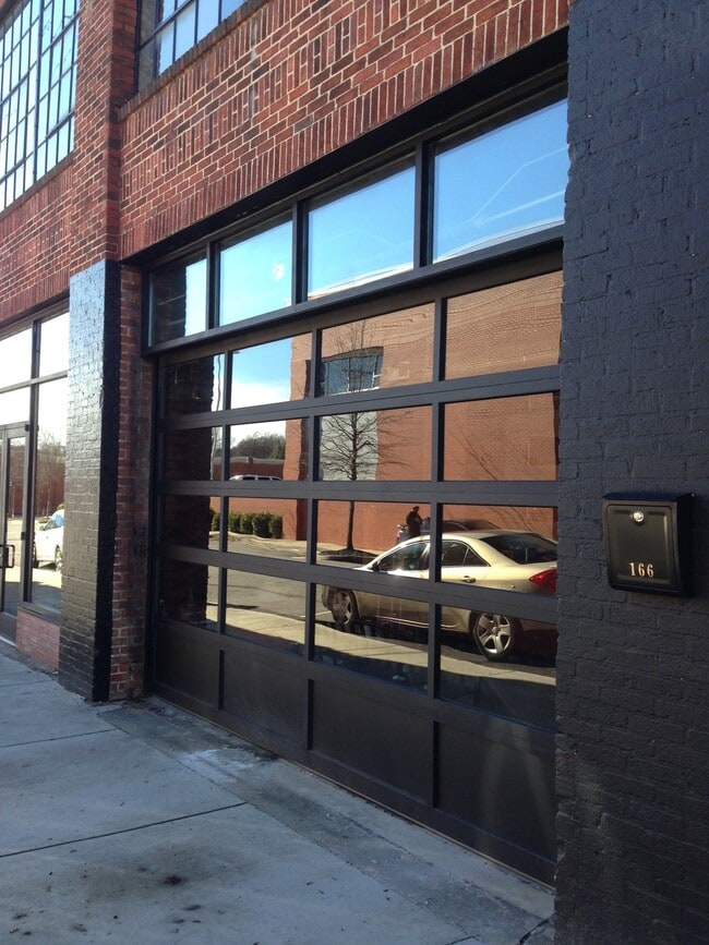 Building Photo - 125 Inman St E