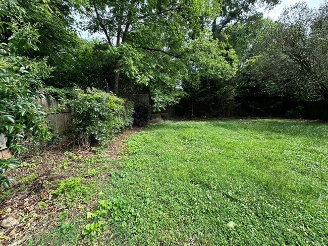 Building Photo - 533 Inwood Dr