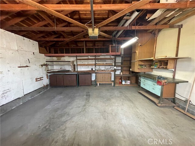 Building Photo - 1440 E Rose Ave