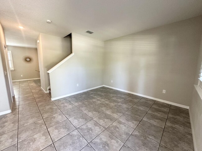 Building Photo - Charming 3-Bed Oasis with 2.5 Baths in Bea...