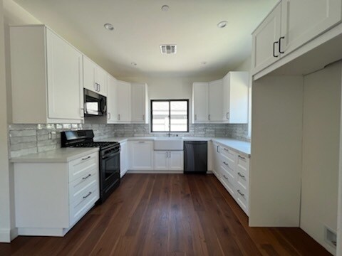 Building Photo - 7507 Hesperia Ave