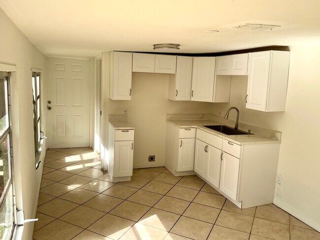 Building Photo - 3495 Forest Dr