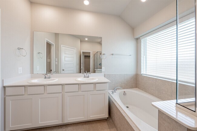 Building Photo - 11234 Victoria Hollow Trace