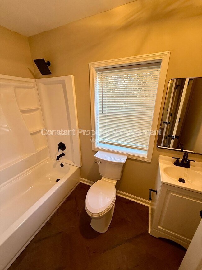 Building Photo - 2516 Medford Pl