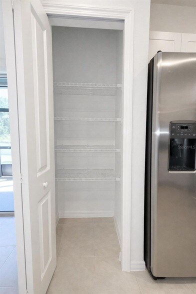 Building Photo - 6090 Shiner St