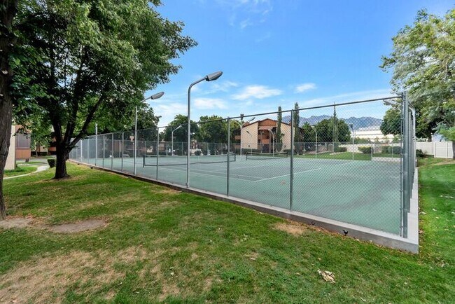 Building Photo - Cozy Midvale Condo - AVAILABLE NOW!