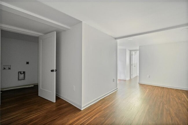 Building Photo - 3119 Piper Dr