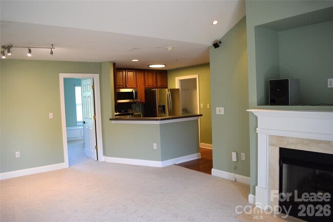 Building Photo - 6321 Park Creek Dr