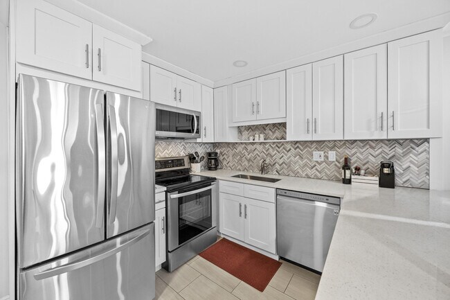 Building Photo - 2900 Banyan St