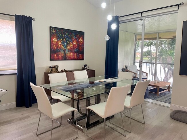 Building Photo - 9709 Shadybrook Dr