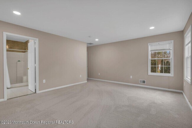 Building Photo - 9 Dolphin Ct