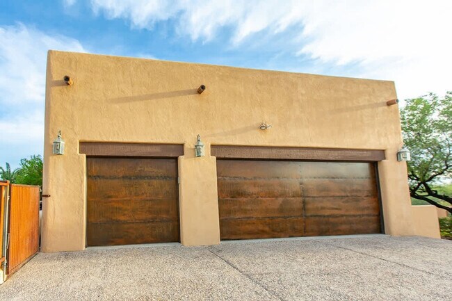 Building Photo - 4246 W Flying Diamond Dr
