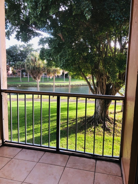 Balcony Lakeview - 15295 SW 107th Ln
