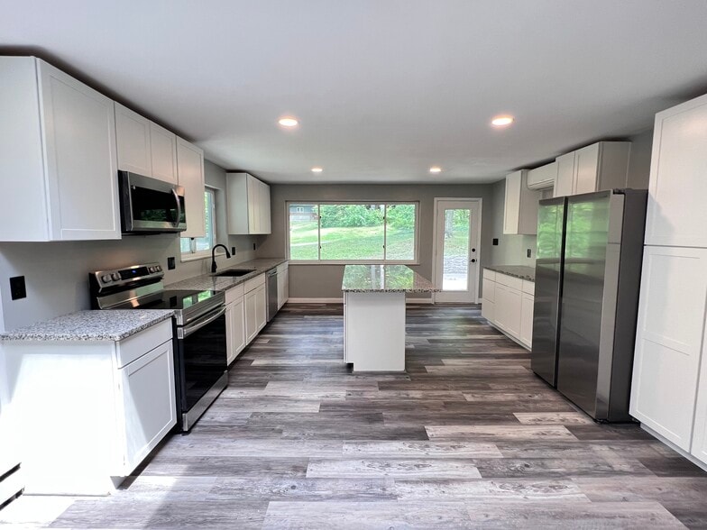 Building Photo - 9499 Maple Knoll Dr