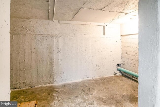 Building Photo - 614 Hunter St