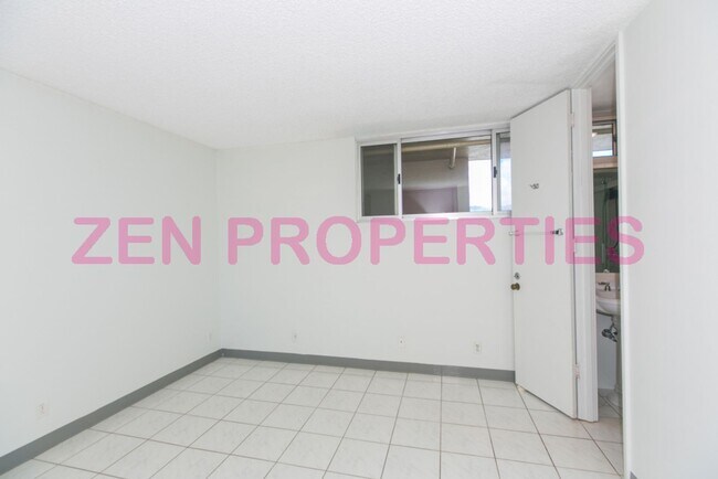 Building Photo - a 2 bdrm, 2 bath unit with 2 prkg at Fairway House for rent