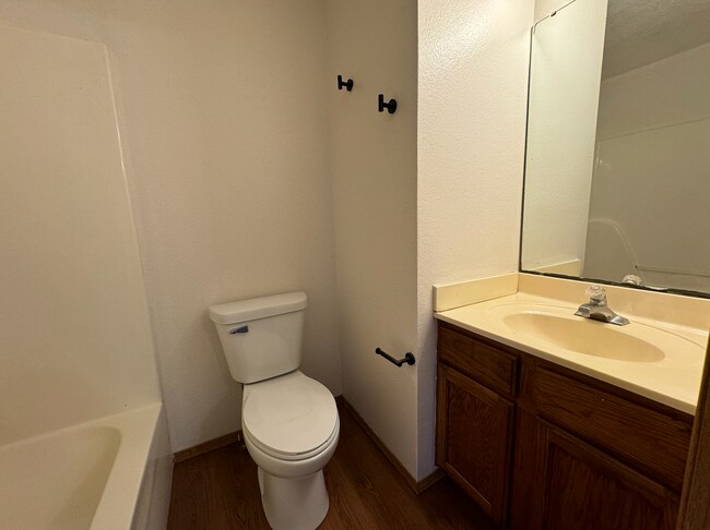 Building Photo - 128 W Terrace Ct