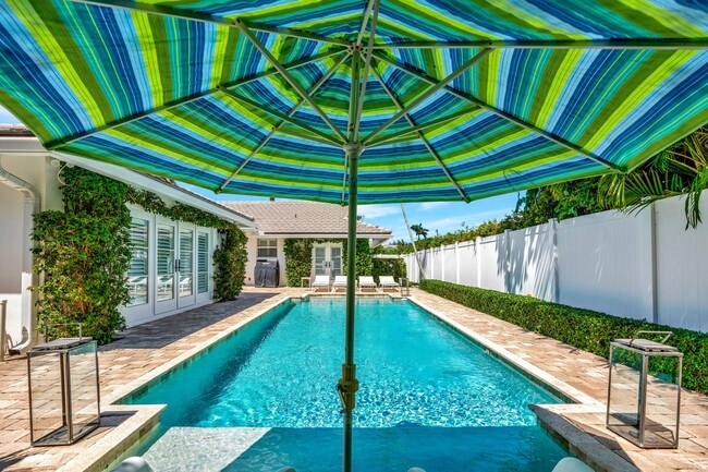 Building Photo - 136 Worth Ct S