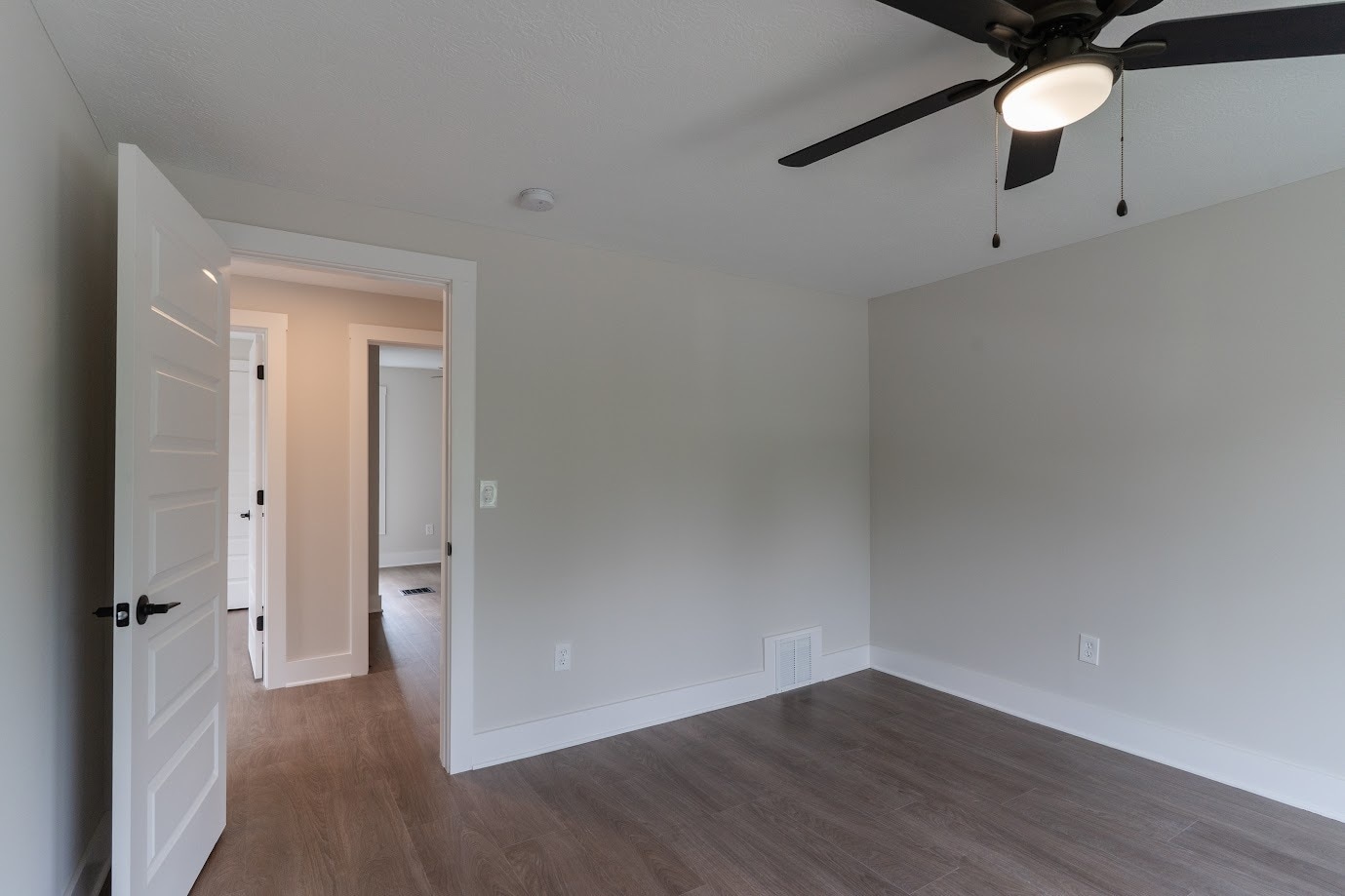 Building Photo - 1464 E 123rd St